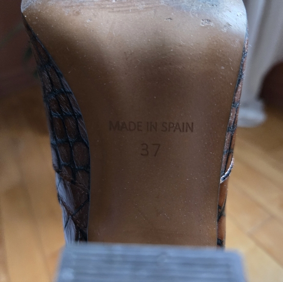 L'Intervalle Elegant Brown Crocodile-Embossed Leather Knee-High Boots - Picture 7 of 11